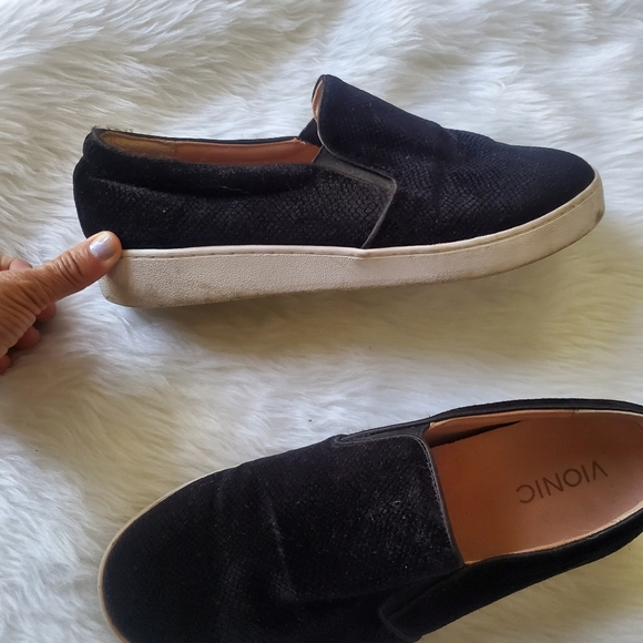 Vionic Kimmie Perforated Black Suede Slip On Sneakers, Size 8.5 - Picture 6 of 6